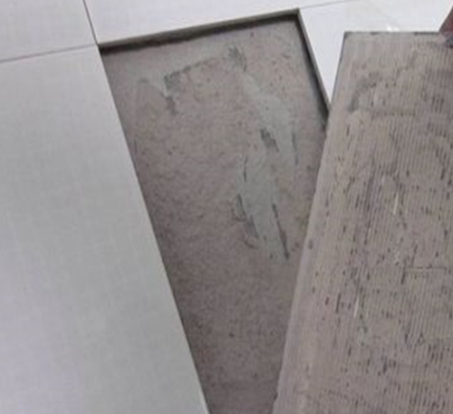 莲湖瓷砖空鼓维修公司分享瓷砖铺贴时如果打浆（即涂抹在瓷砖背面和基层上的砂浆或瓷砖胶）过少，会带来以下问题